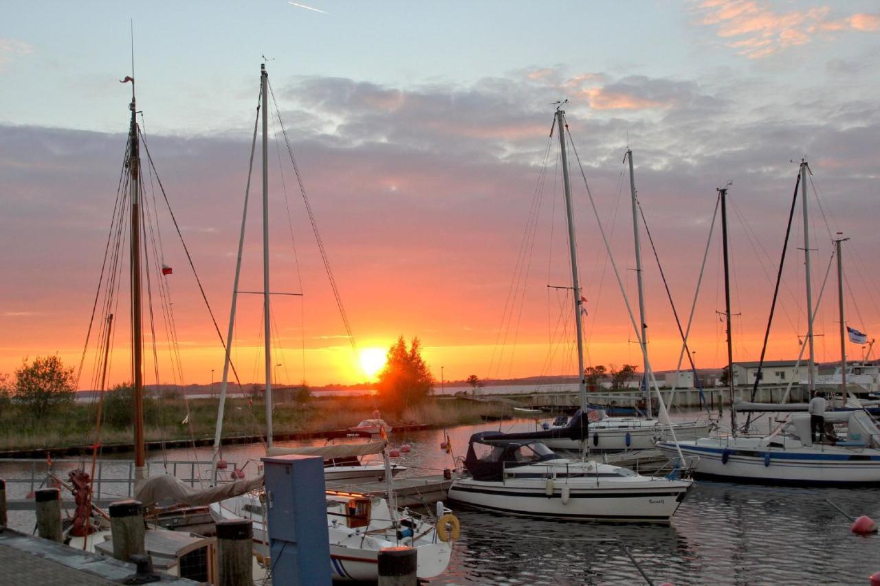 Strandnah Mit Balkon, Gratis Nutzung Vom Ahoi Erlebnisbad Und Sauna In Sellin - Strandhaus Moenchgut Fewo21 Lobbe Exteriér fotografie
